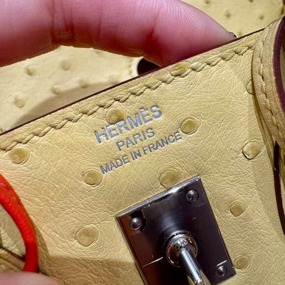 Classic Hermes Bag: A Stylish and Versatile Choice for Elegance - Picture 5 of 7